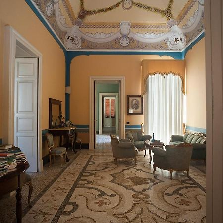Palazzo Francesco Grassi Panzió Aradeo Kültér fotó