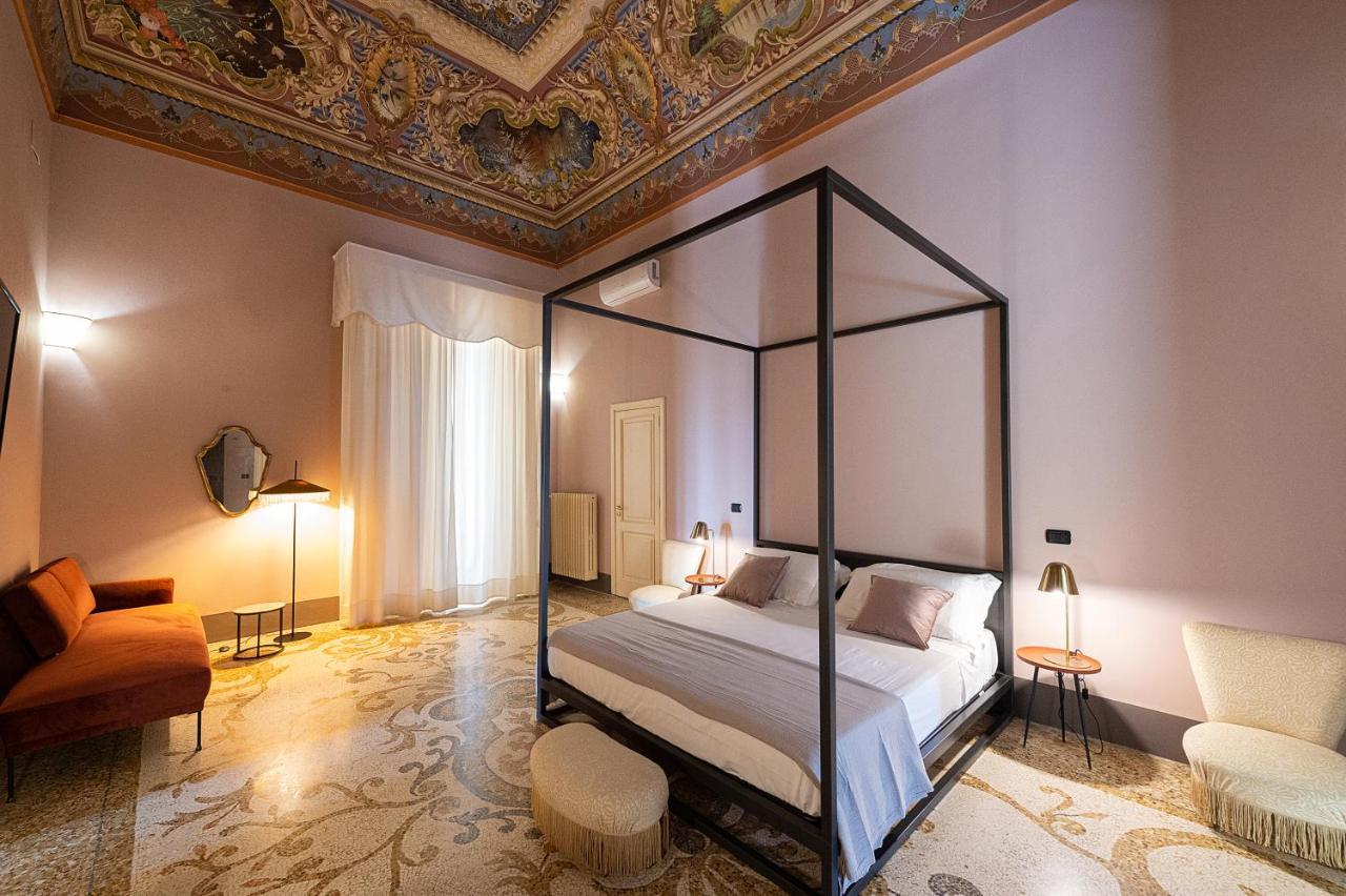 Palazzo Francesco Grassi Panzió Aradeo Kültér fotó